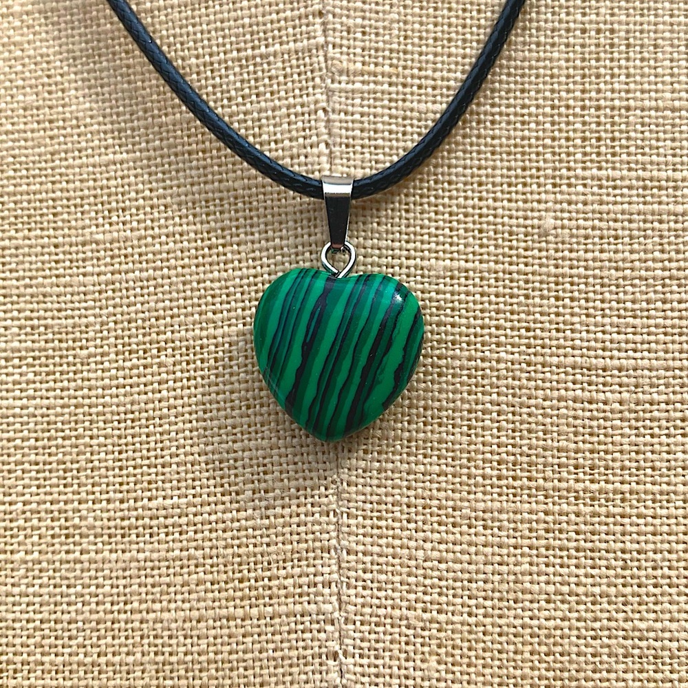 Handmade Malachite Stone/Resin Heart Amulet Necklace - Picture 1 of 6
